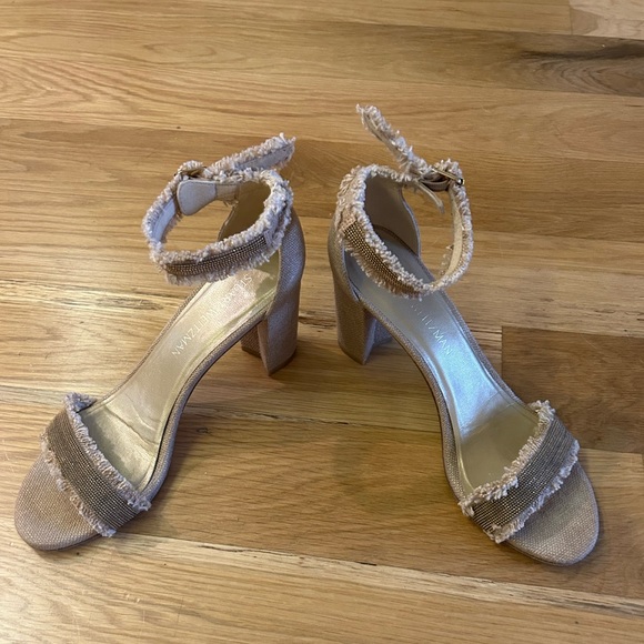 Stuart Weitzman Tan Chaingang Frayed Heel Sandal Sz 8.5 $Orig $450 - Picture 5 of 9